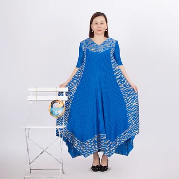 Miyake Плиссированное повседневное платье Женская одежда 2023 Осень Новое однотонное покрытие неправильной формы с круглым вырезом Элегантные платья средней длины