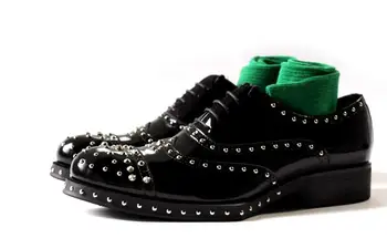 Новое поступление, мужская обувь из натуральной кожи с заклепками, черные корейские модельные туфли на шнуровке, мужские оксфорды
