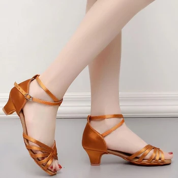 Новое поступление, Танцевальная обувь для бальных танцев для девочек, Женская обувь для латиноамериканских танцев на низком каблуке, Женская профессиональная танцевальная обувь 17-26 см