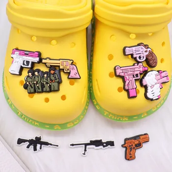 Оптовая продажа 50шт Брелоков для обуви, Розовый Игрушечный пистолет, Револьвер, Солдат, ПВХ Пряжки для садовой обуви, Украшение для Croc Jibz Kids X-max Подарок