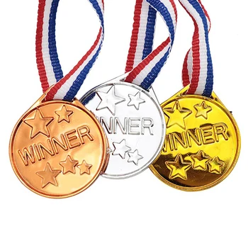 Пластиковые позолоченные спортивные медали Сувениры для вечеринок Маленькие игрушки, поделки Победителей спортивных соревнований Призы спортивных мероприятий