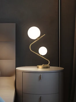 Простая настольная лампа в скандинавском стиле, прикроватная тумбочка для спальни, креативная комната в постмодернистском стиле, уютная и романтическая лампа со стеклянным шаром теплого света